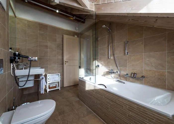 Otel Du Raisin Cully